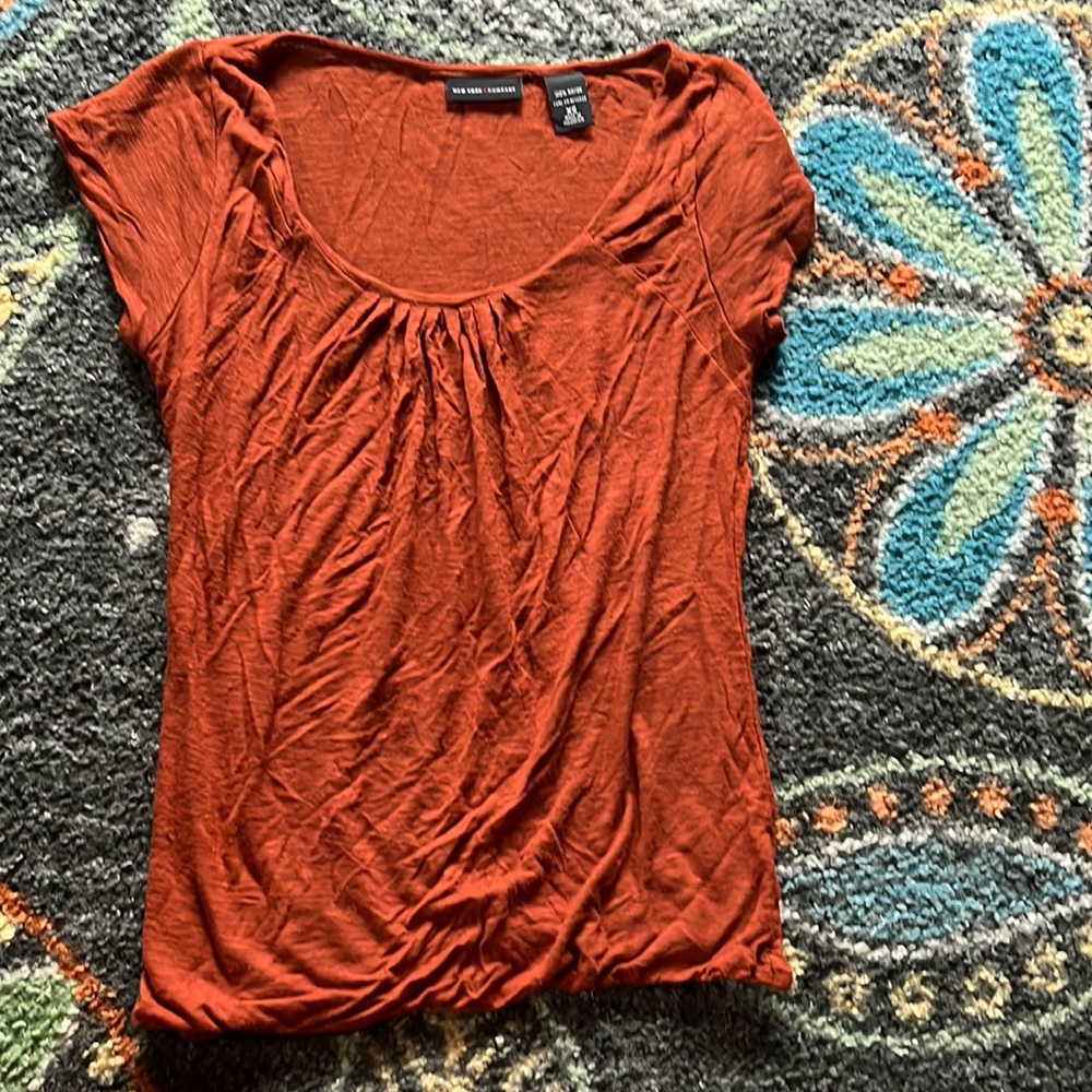 Rare New York & Company Rust Scoop Neck Short Sleeve Shirt